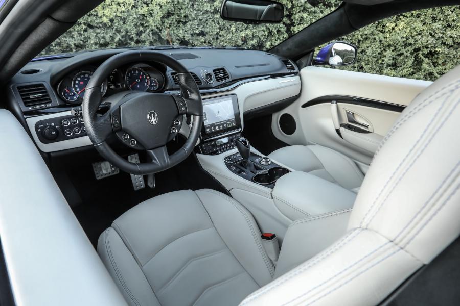 Интерьер Maserati GranTurismo Sport 2017 года  (фото 9 из 13)